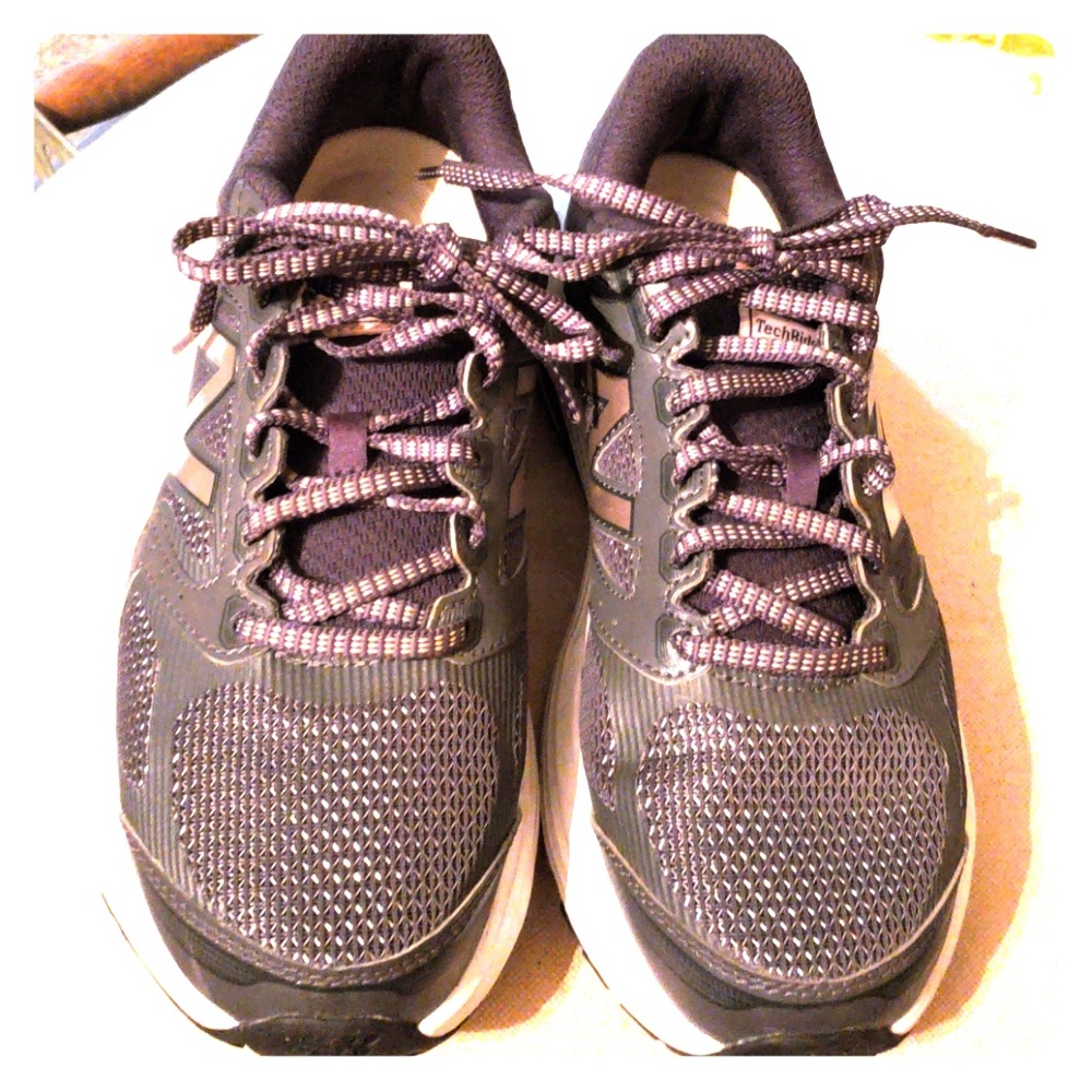 New Balance 560 techride running shoes